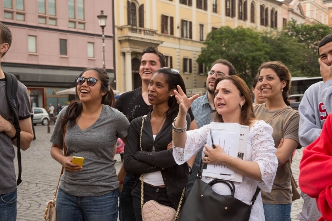 Students and faculty explore Rome