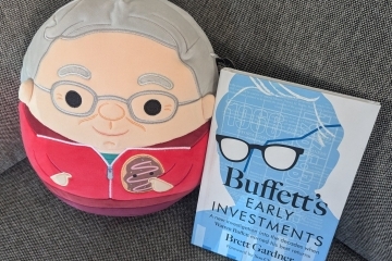 st. johns university alumni brett gardner 12tcb book on warren buffett