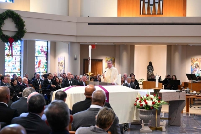 Lou Carnesecca's casket in St. Thomas More Church 