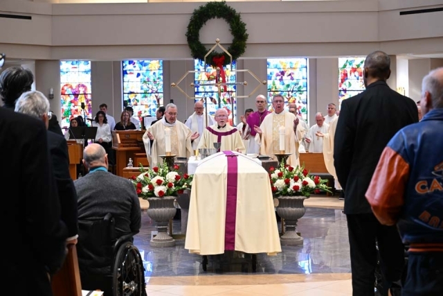 Lou Carnesecca's casket in St. Thomas More Church 